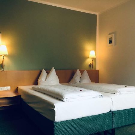 Domizil Alte Post Hotell Püttlingen Exteriör bild