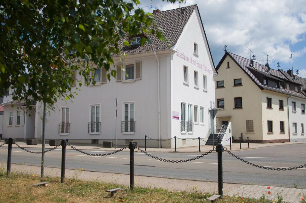 Domizil Alte Post Hotell Püttlingen Exteriör bild