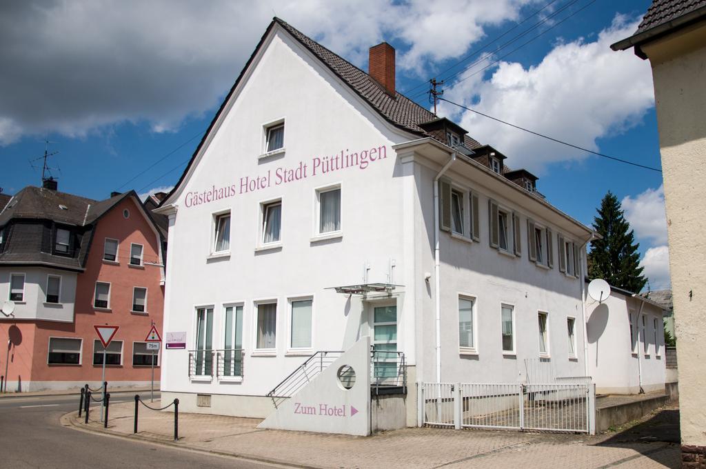 Domizil Alte Post Hotell Püttlingen Exteriör bild