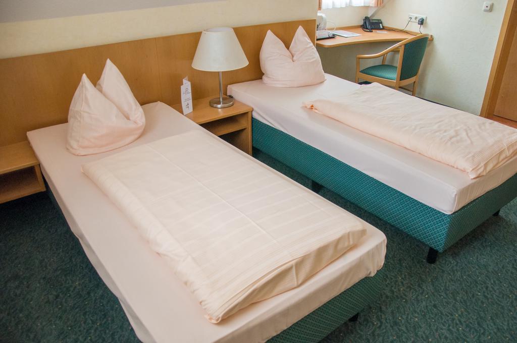 Domizil Alte Post Hotell Püttlingen Rum bild