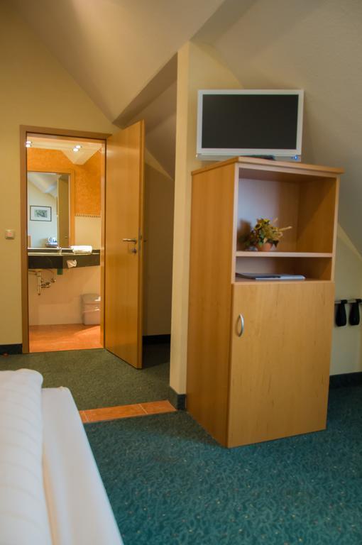 Domizil Alte Post Hotell Püttlingen Exteriör bild