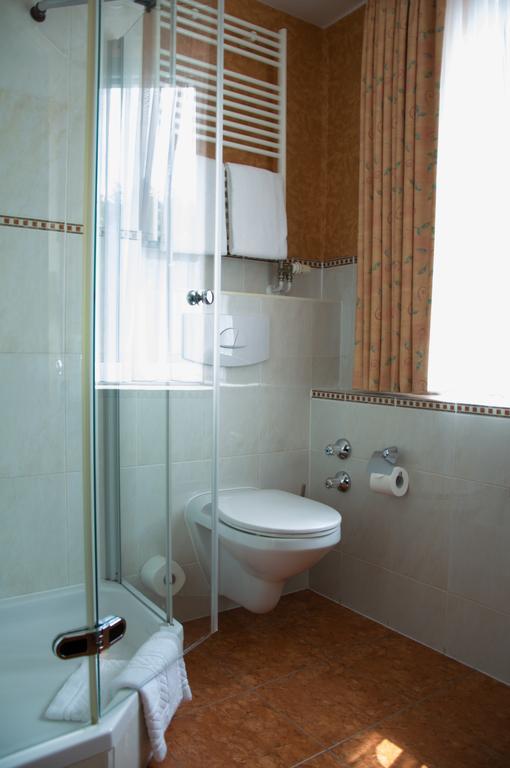 Domizil Alte Post Hotell Püttlingen Exteriör bild