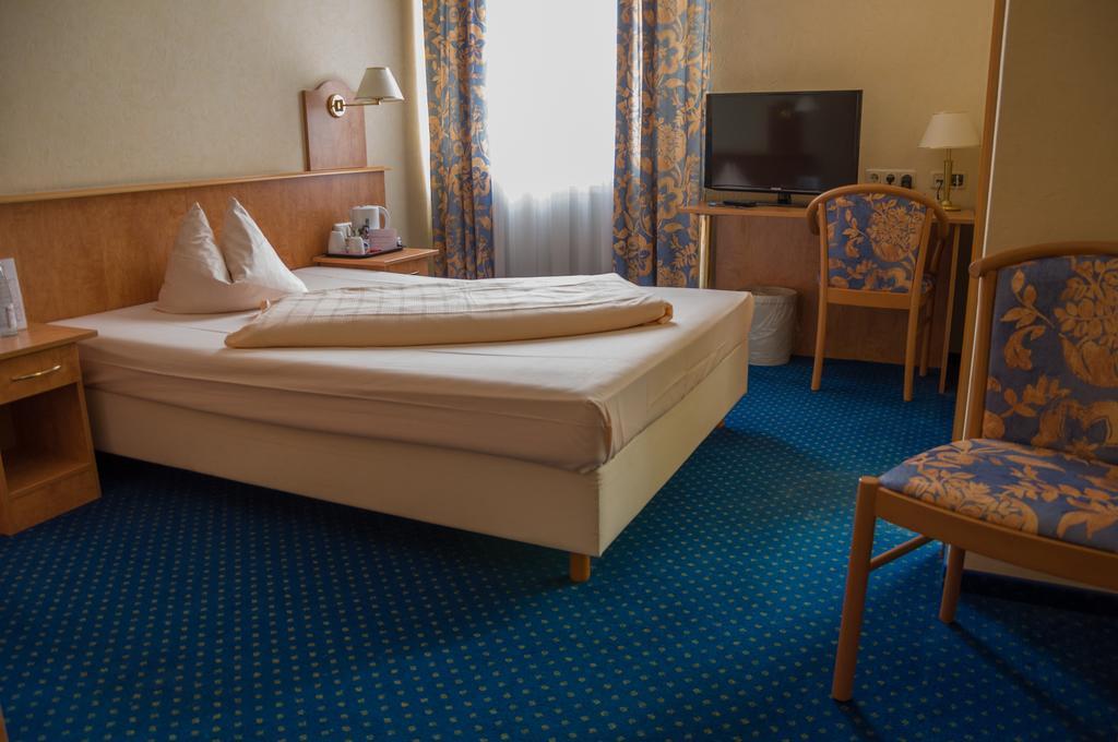 Domizil Alte Post Hotell Püttlingen Exteriör bild