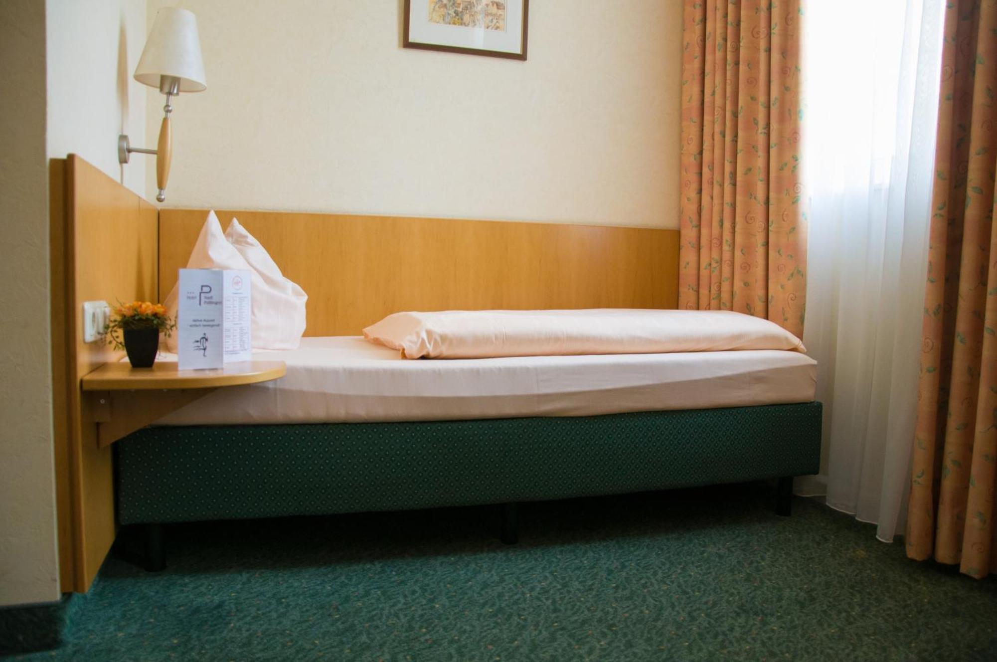 Domizil Alte Post Hotell Püttlingen Rum bild