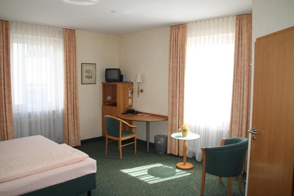 Domizil Alte Post Hotell Püttlingen Exteriör bild