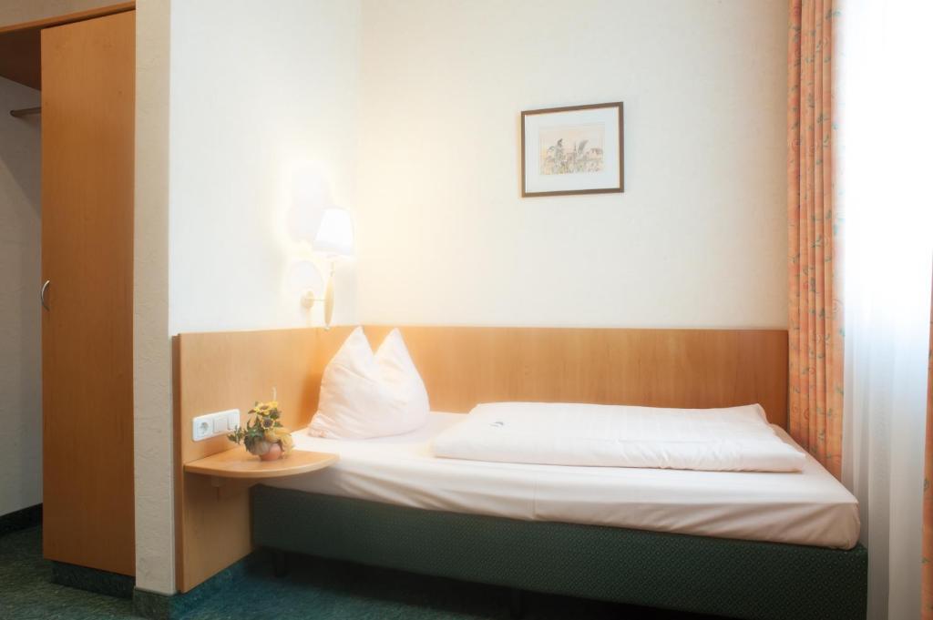 Domizil Alte Post Hotell Püttlingen Exteriör bild