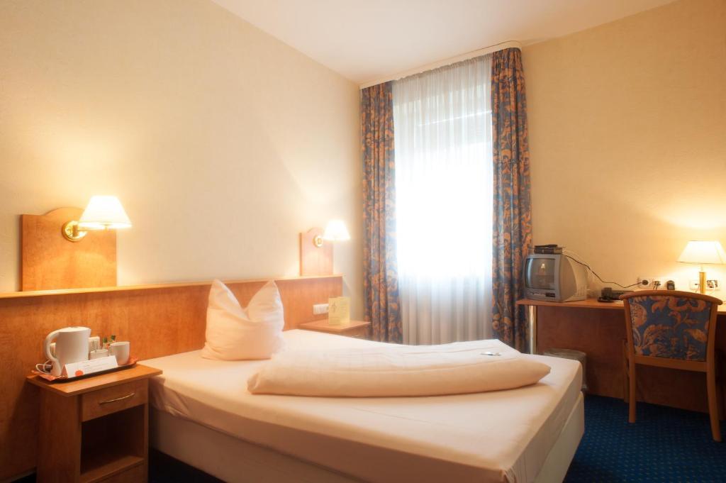 Domizil Alte Post Hotell Püttlingen Exteriör bild