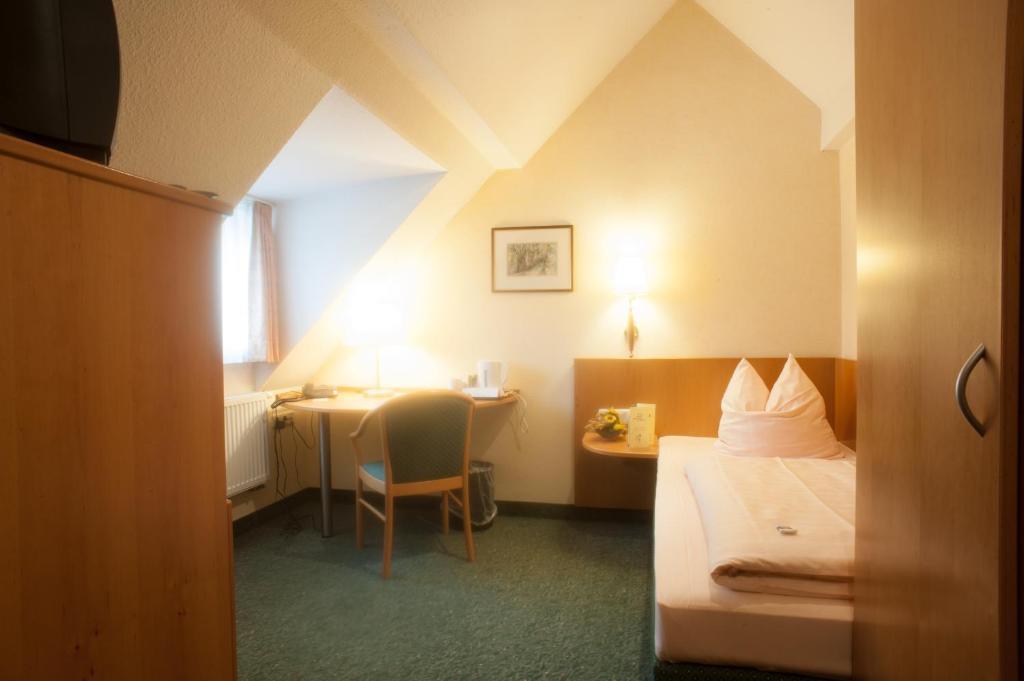 Domizil Alte Post Hotell Püttlingen Exteriör bild