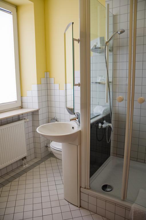 Domizil Alte Post Hotell Püttlingen Exteriör bild