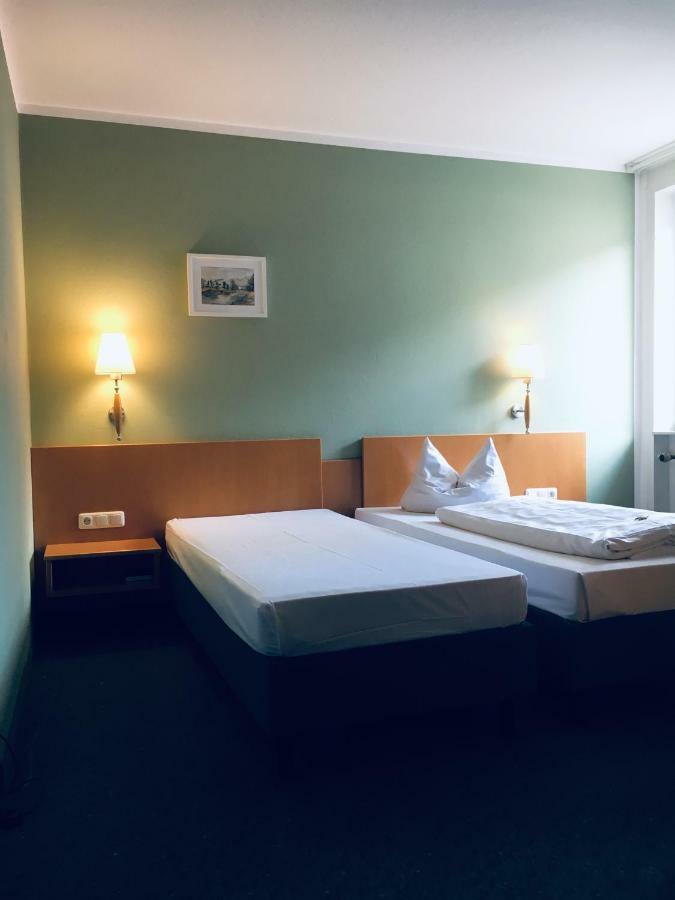 Domizil Alte Post Hotell Püttlingen Exteriör bild