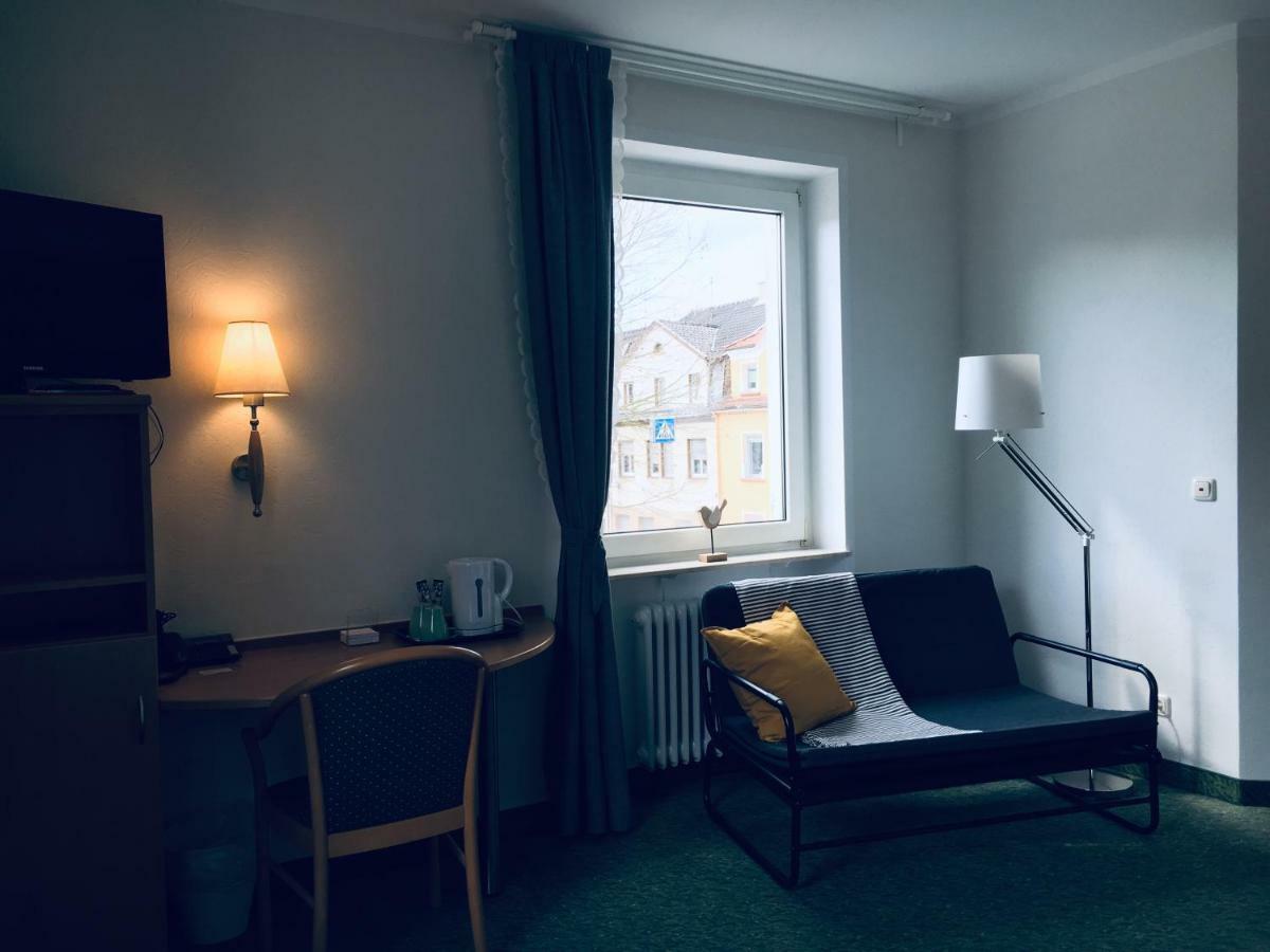 Domizil Alte Post Hotell Püttlingen Exteriör bild