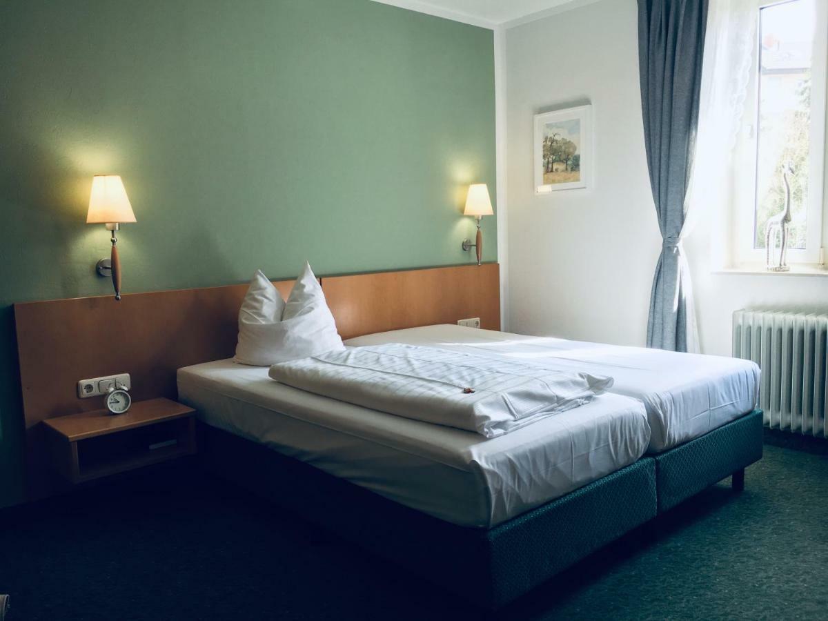 Domizil Alte Post Hotell Püttlingen Exteriör bild