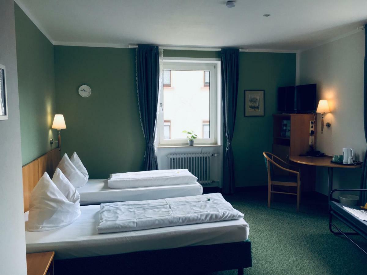 Domizil Alte Post Hotell Püttlingen Exteriör bild