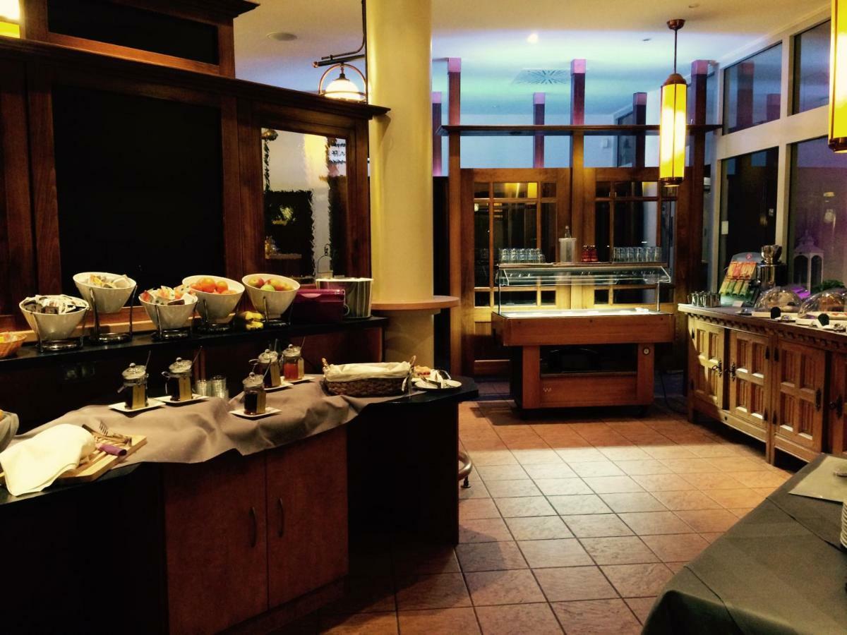Domizil Alte Post Hotell Püttlingen Exteriör bild